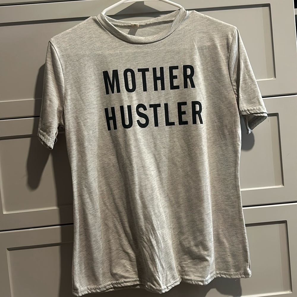 Heathered grey short sleeve t shirt . Mother hustler .